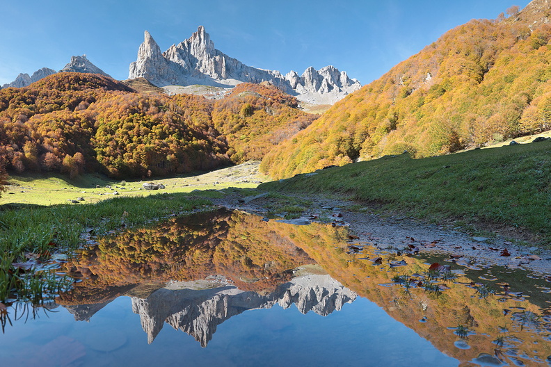 Paysage-Pyrenees-Aspe-Ansabere-Automne-Reflet-Pano1-(0stack2-3demi).jpg